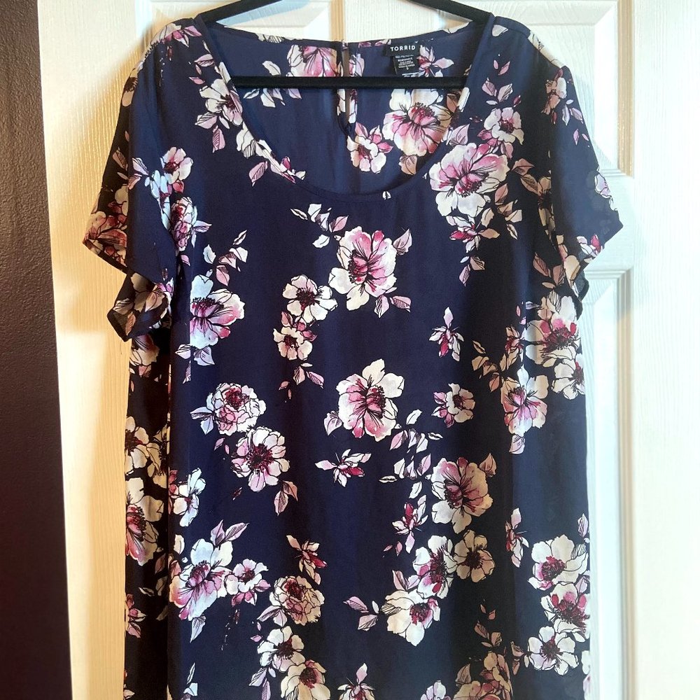 Torrid Size 2 Navy & Floral Dressy Top